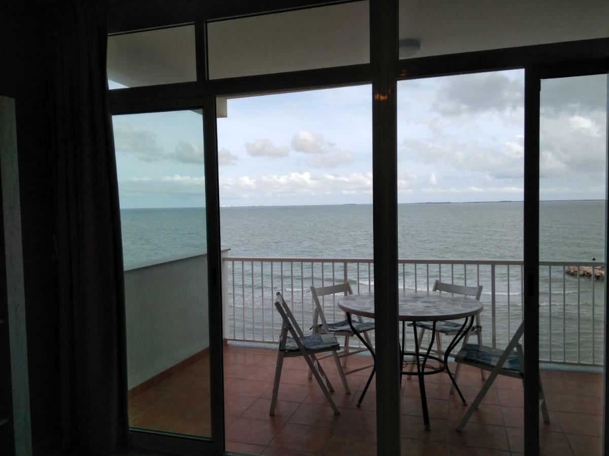Apartamento En Primera Linea De Mar ซันต์การ์เลสเดลาราปีตา ภายนอก รูปภาพ