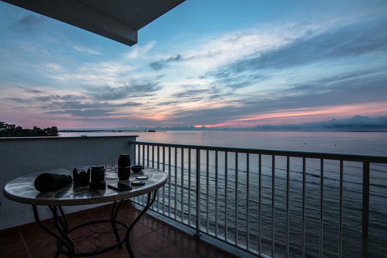 Apartamento En Primera Linea De Mar ซันต์การ์เลสเดลาราปีตา ภายนอก รูปภาพ